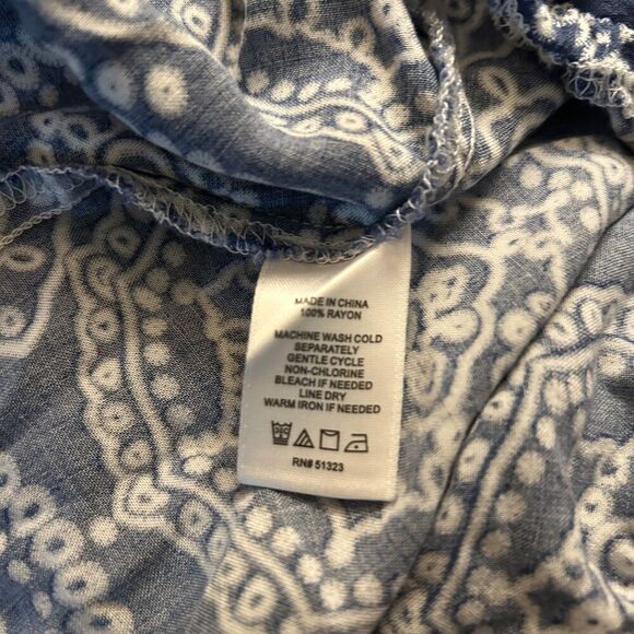 CeCe Paisley Print Blouse - Size M - Picture 7 of 9